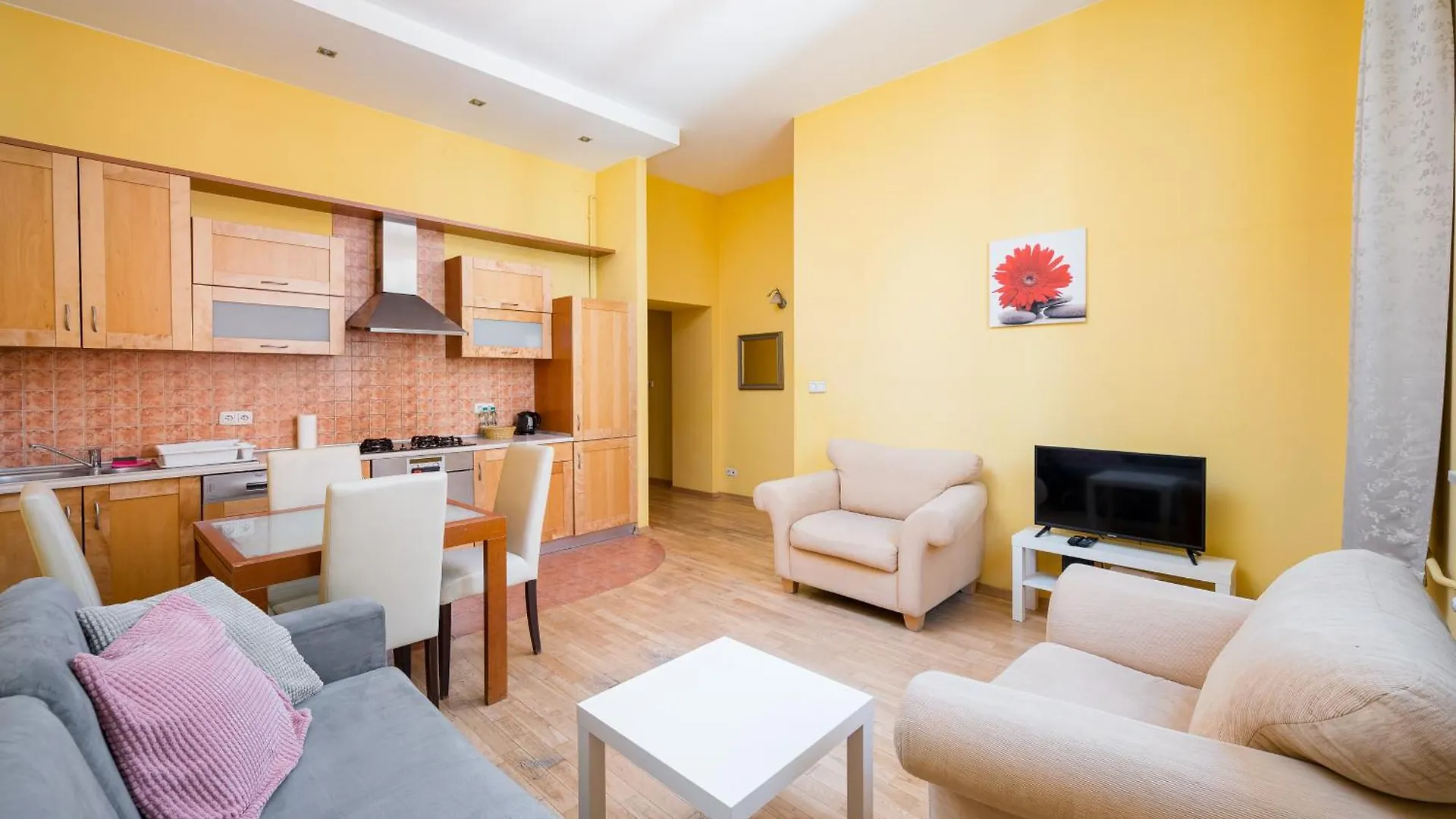Warsaw Main Square Apartment By Bookinghost 0*,  Polen